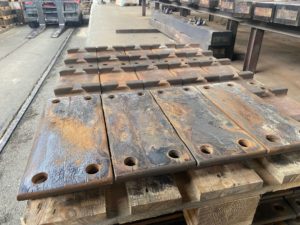 parties métalliques des traverses de chemin de fer qui sont traitées et revalorisées